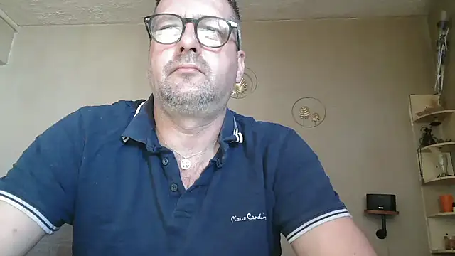 Snapshot of matrikes1 chatting on 04/06/26, 01:01 matrikes1 online show from 04/06/26, 01:01