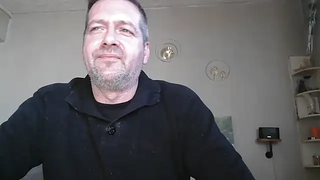 Snapshot of matrikes1 chatting on 04/14/26, 04:45 matrikes1 online show from 04/14/26, 04:45