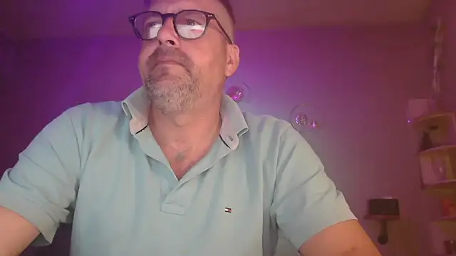 Snapshot of matrikes1 chatting on 05/05/26, 06:33 matrikes1 online show from 05/05/26, 06:33