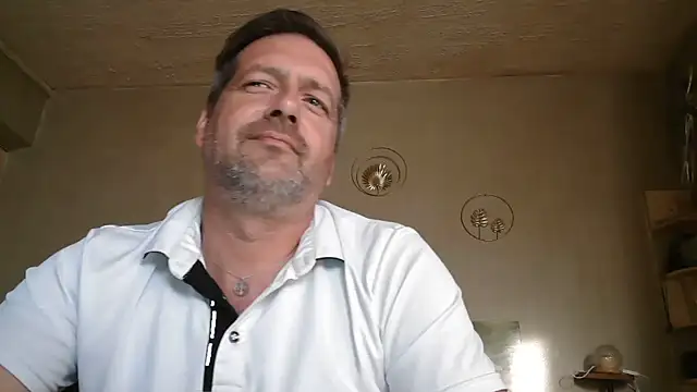 Snapshot of matrikes1 chatting on 06/03/26, 06:12 matrikes1 online show from 06/03/26, 06:12
