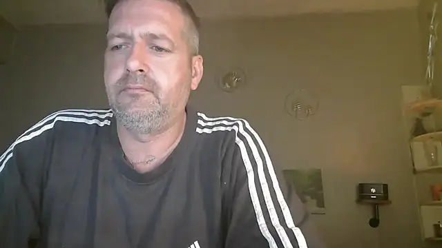 Snapshot of matrikes1 chatting on 05/11/26, 04:04 matrikes1 online show from 05/11/26, 04:04