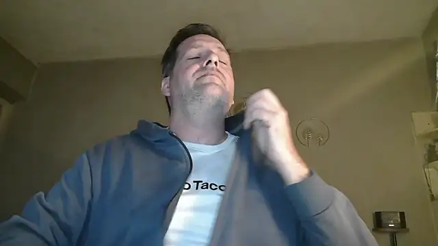 Snapshot of matrikes1 chatting on 03/25/26, 05:01 matrikes1 online show from 03/25/26, 05:01
