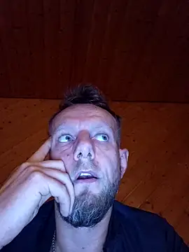 Snapshot of Kw8585kw chatting on 09/14/25, 12:00 Kw8585kw online show from 09/14/25, 12:00