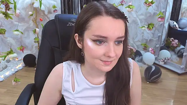 Snapshot of CloudGrace chatting on 07/19/26, 06:15 CloudGrace online show from 07/19/26, 06:15