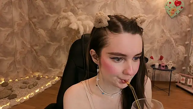 Snapshot of CloudGrace chatting on 02/17/26, 03:15 CloudGrace online show from 02/17/26, 03:15