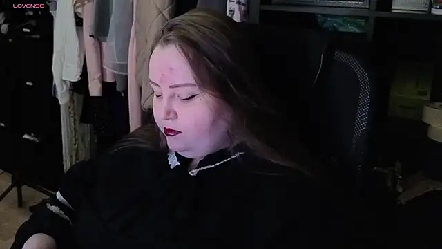 EMMA  CONNOR online show from 10/17/25, 12:14