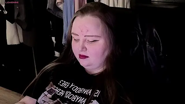 EMMA  CONNOR online show from 11/07/25, 10:57