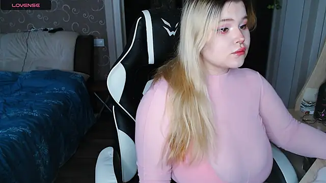 Snapshot of Mini_Mo chatting on 02/25/25, 08:25 Mini Mo online show from 02/25/25, 08:25