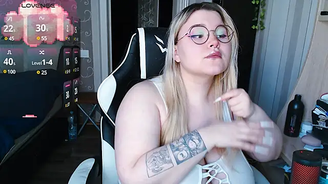 Snapshot of Mini_Mo chatting on 02/05/25, 10:19 Mini Mo online show from 02/05/25, 10:19