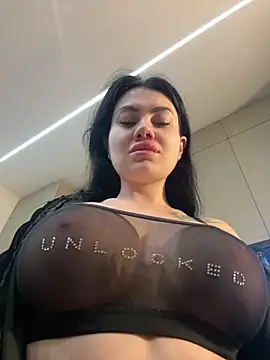 Wet  Bunny online show from 11/18/25, 03:32