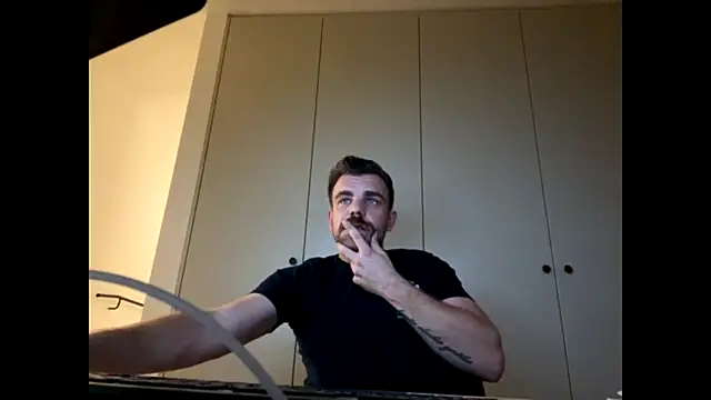 Snapshot of mrbigballs chatting on 10/12/25, 08:10 mrbigballs online show from 10/12/25, 08:10