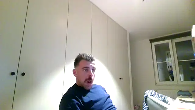 Snapshot of mrbigballs chatting on 09/25/25, 06:36 mrbigballs online show from 09/25/25, 06:36