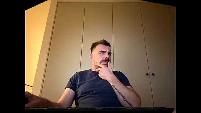 Snapshot of mrbigballs chatting on 10/25/25, 09:59 mrbigballs online show from 10/25/25, 09:59