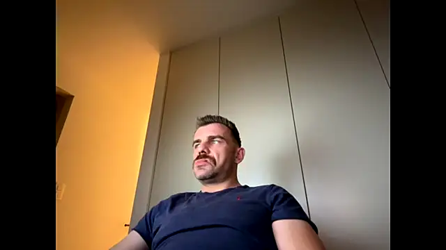 Snapshot of mrbigballs chatting on 10/27/25, 09:27 mrbigballs online show from 10/27/25, 09:27