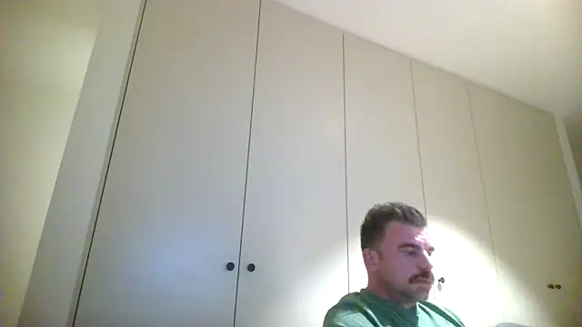 Snapshot of mrbigballs chatting on 09/13/25, 08:09 mrbigballs online show from 09/13/25, 08:09