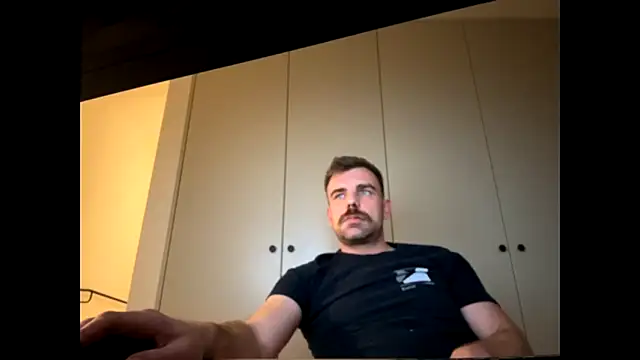 Snapshot of mrbigballs chatting on 10/29/25, 10:20 mrbigballs online show from 10/29/25, 10:20