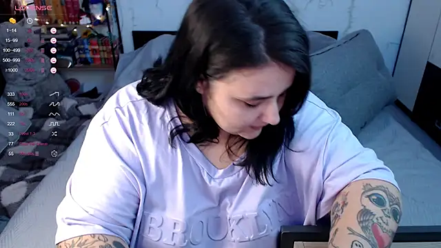 Snapshot of naughtykiss chatting on 11/02/25, 06:18 naughtykiss online show from 11/02/25, 06:18