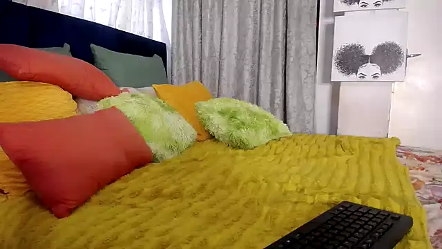 crystalbxx online show from 10/27/25, 03:57