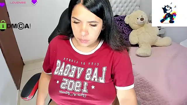 Snapshot of Karlathompson chatting on 02/12/25, 12:27 Karlathompson online show from 02/12/25, 12:27