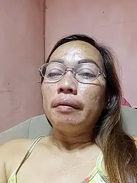 Snapshot of asianwet4u chatting on 12/19/25, 03:21 asianwet4u online show from 12/19/25, 03:21