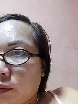 Snapshot of asianwet4u chatting on 07/17/26, 04:32 asianwet4u online show from 07/17/26, 04:32