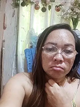 Snapshot of asianwet4u chatting on 07/19/26, 04:21 asianwet4u online show from 07/19/26, 04:21
