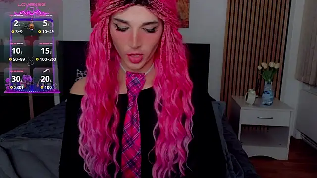 Snapshot of HelenSpellman chatting on 07/15/26, 10:28 HelenSpellman online show from 07/15/26, 10:28