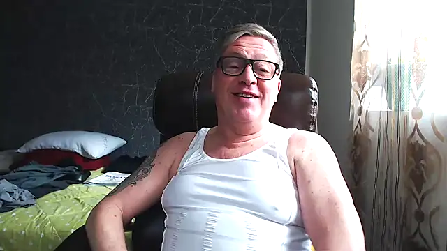 Snapshot of RobertStripX chatting on 02/04/25, 11:16 RobertStripX online show from 02/04/25, 11:16