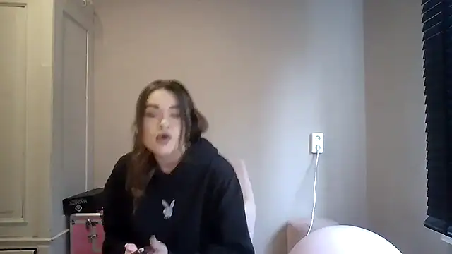 avajade online show from 11/25/25, 10:59