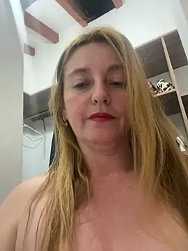 Snapshot of moniquerainx chatting on 03/18/25, 02:29 moniquerainx online show from 03/18/25, 02:29