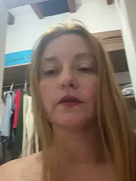 Snapshot of moniquerainx chatting on 11/17/25, 04:16 moniquerainx online show from 11/17/25, 04:16