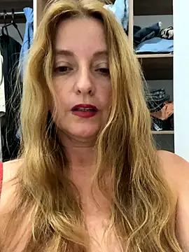 Snapshot of moniquerainx chatting on 10/24/25, 11:48 moniquerainx online show from 10/24/25, 11:48