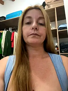 Snapshot of moniquerainx chatting on 09/29/25, 10:26 moniquerainx online show from 09/29/25, 10:26
