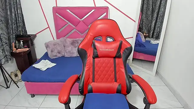 stNatashaBrunette online show from 10/18/25, 04:36