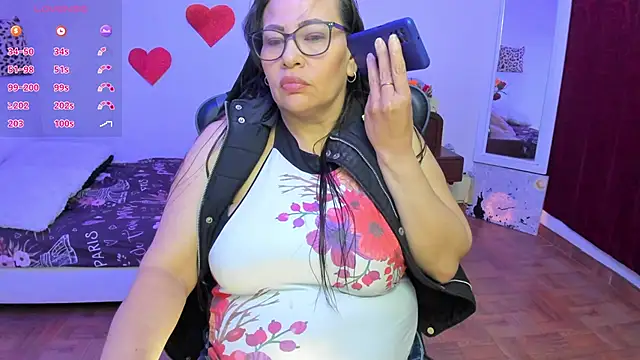 esmeralda milf online show from 03/23/26, 08:19