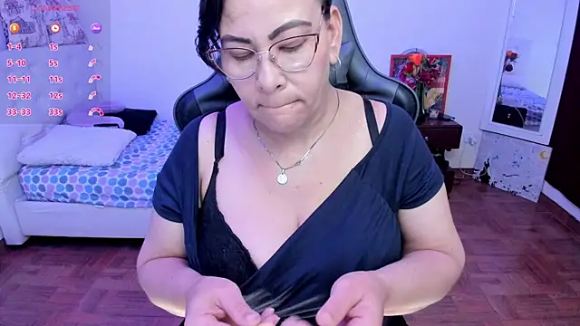 esmeralda milf online show from 07/18/26, 08:06