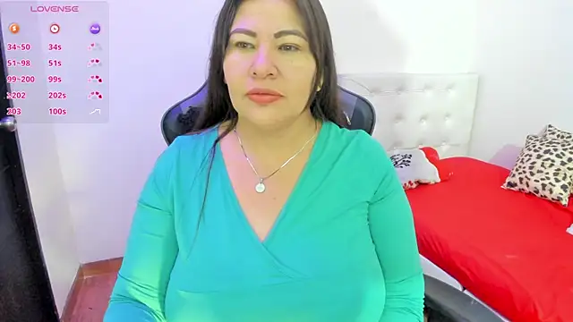 esmeralda milf online show from 11/10/25, 06:24