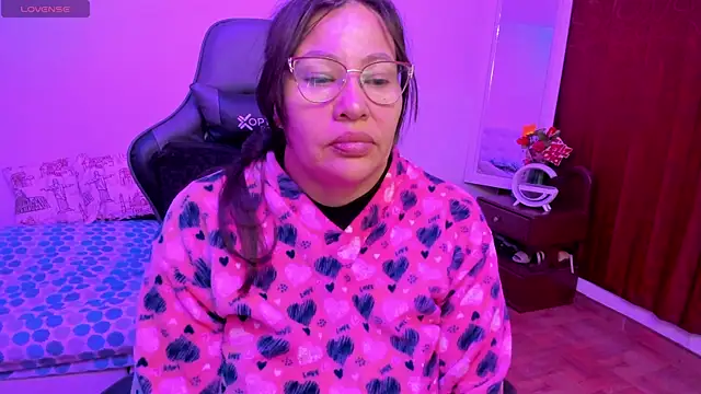 esmeralda milf online show from 09/18/25, 03:48