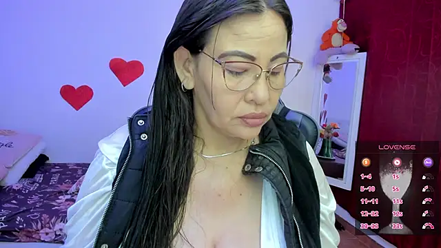 esmeralda milf online show from 02/09/26, 02:26