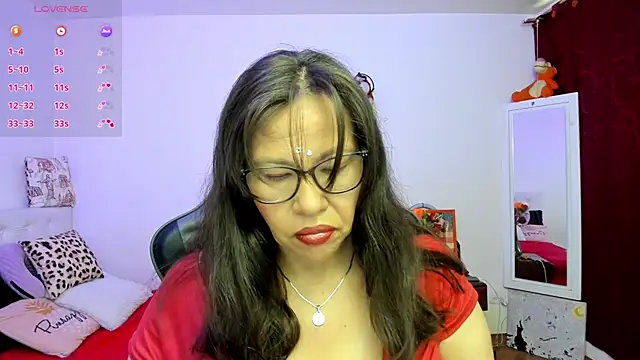 esmeralda milf online show from 06/29/26, 01:55