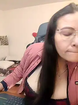 esmeralda milf online show from 03/11/26, 08:25