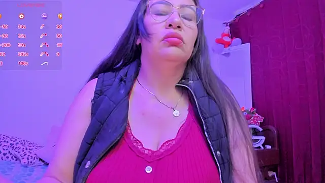 esmeralda milf online show from 09/22/25, 11:05