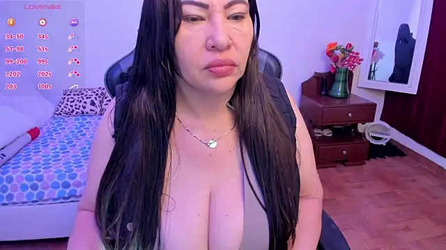 esmeralda milf online show from 10/15/25, 12:13