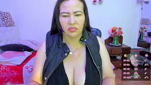 esmeralda milf online show from 01/10/26, 07:09