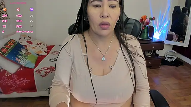 esmeralda milf online show from 12/16/25, 07:29