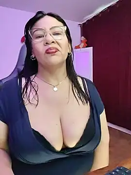 esmeralda milf online show from 06/20/26, 08:36