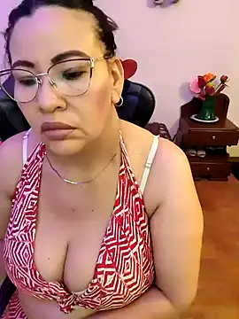 esmeralda milf online show from 02/28/26, 02:39