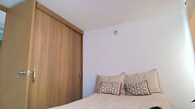 SARA TS FOX online show from 03/29/26, 03:24