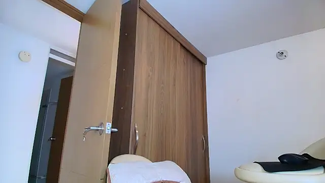 SARA TS FOX online show from 04/07/26, 07:59