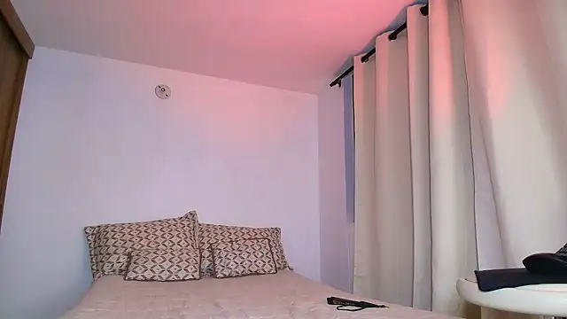 SARA TS FOX online show from 04/02/26, 01:57